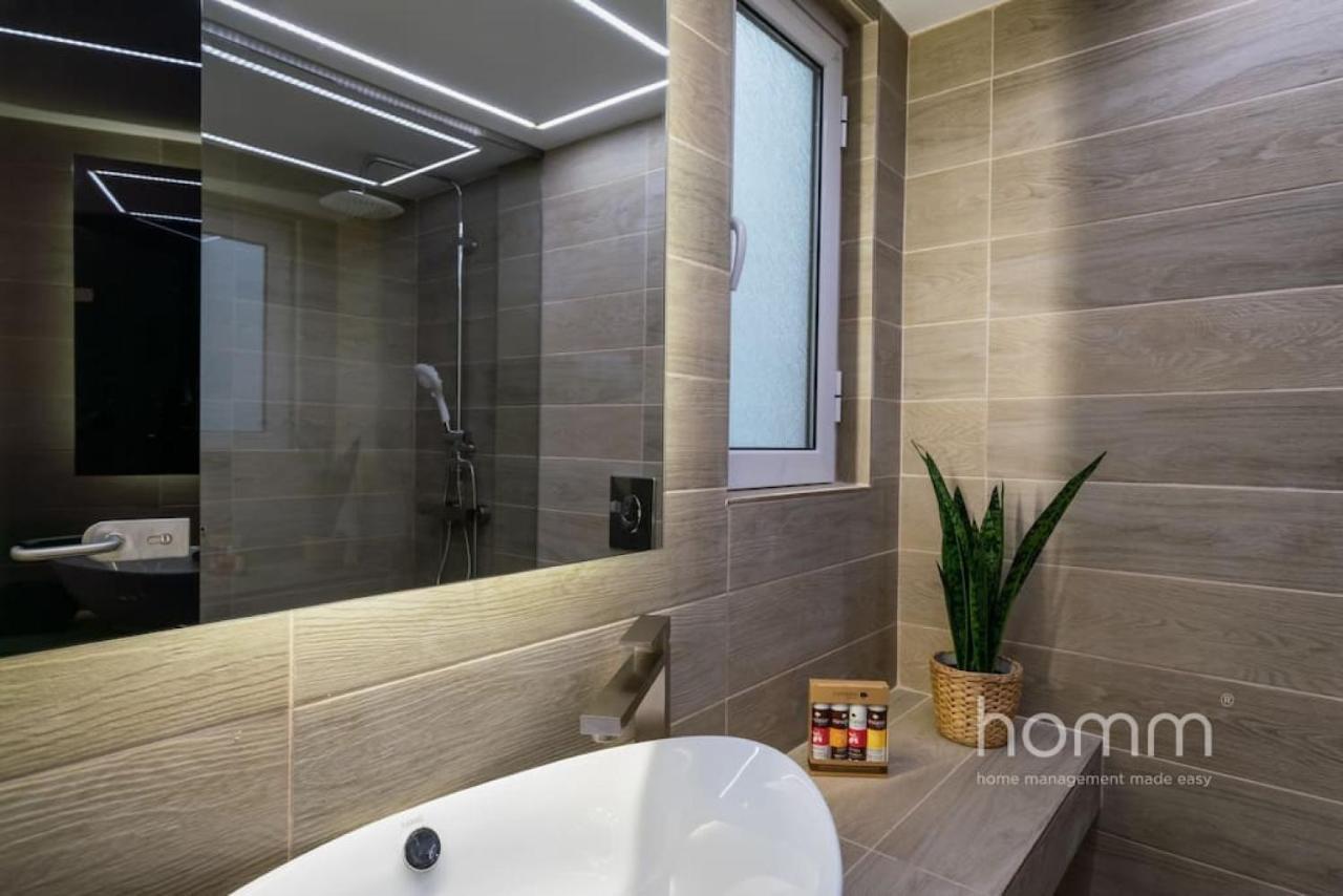 34Sqm Minimal Homm Apartment With Acropolis View Athens Exterior photo
